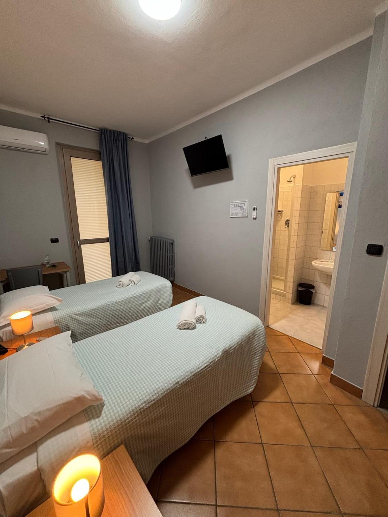 Domus Hotel Caselle Torinese Exteriör bild